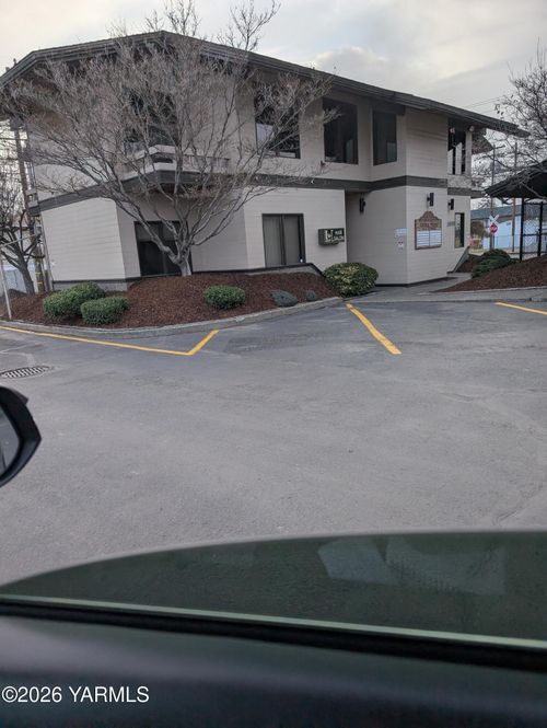 701 N 1st St, Yakima, WA, 98901-2296 | Card Image