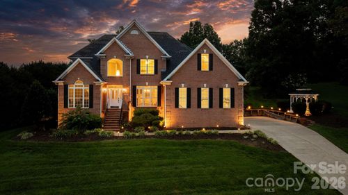 1025 N Shore Dr, Hickory, NC, 28601-8828 | Card Image
