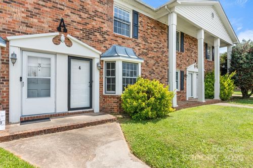 160 17th Street Pl Nw, Hickory, NC, 28601-5838 | Card Image