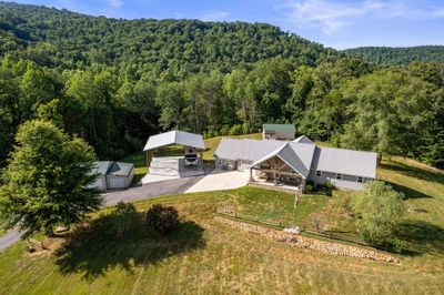 9723 Monterey Hwy, House other with 5 bedrooms, 3 bathrooms and 8 parking in Sparta TN | Image 1