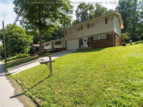 2832 Saltwell Rd, Huntington, WV, 25705-1621 | Card Image