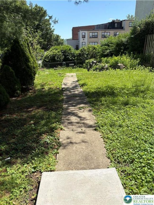 Fenced rear yard | Image 33