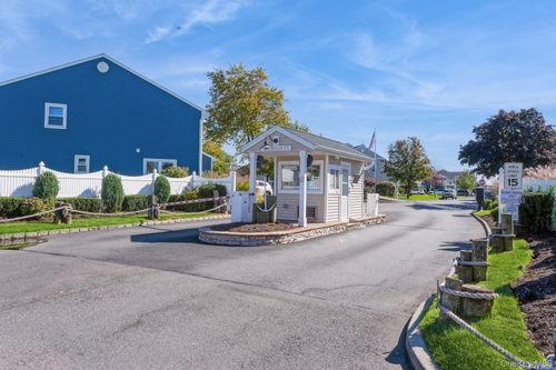 unit-118-100 Baker Ct, Island Park, NY, 11558-2272 | Card Image