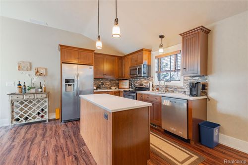 19495 Lighthouse Pt, Grosse Ile, MI, 48138-1005 | Card Image