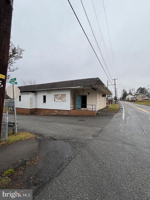 602 W Market St, WILLIAMSTOWN, PA, 17098-1518 | Card Image