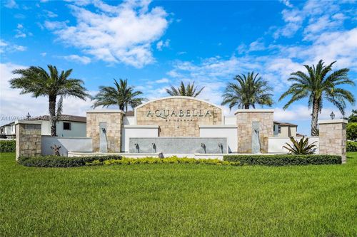 10589 W 33rd Ln, Hialeah, FL, 33018-2117 | Card Image