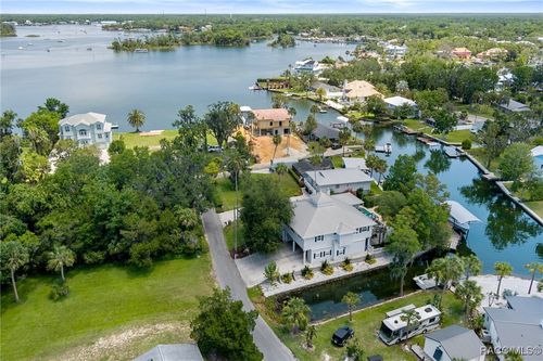 1035 N Appalachian Ter, Crystal River, FL, 34429-8178 | Card Image