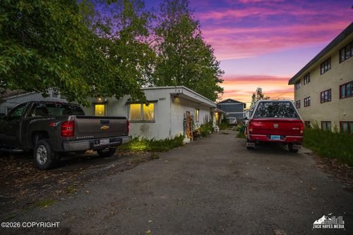 1027 Nelchina St, Anchorage, AK, 99501-4047 | Card Image