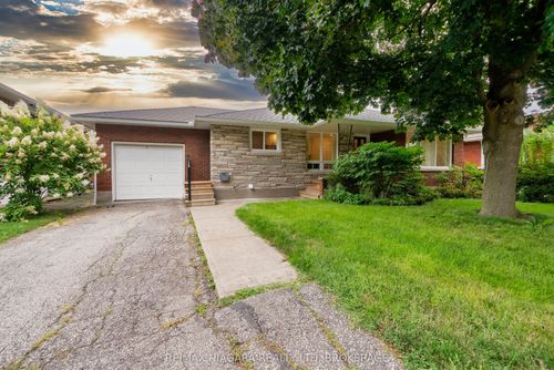 15 Springbank Dr, Saint Catharines, ON, L2S2K1 | Card Image