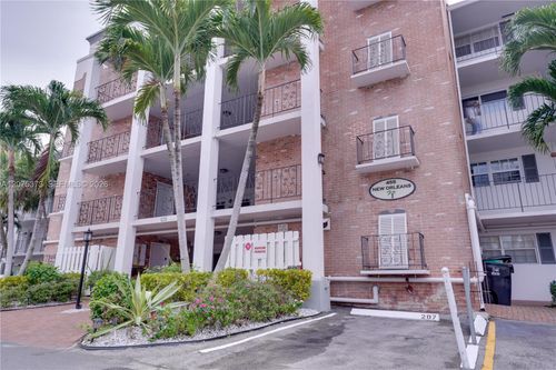 402-455 Paradise Isle Blvd, Hallandale Beach, FL, 33009-5894 | Card Image