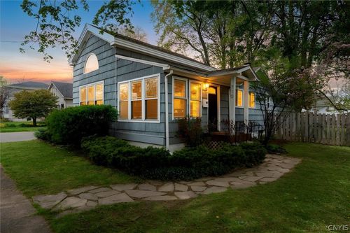 710 Oswego St, Liverpool, NY, 13088-4964 | Card Image