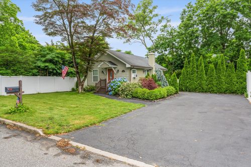 15 Park Ave, Nesconset, NY, 11767-1011 | Card Image