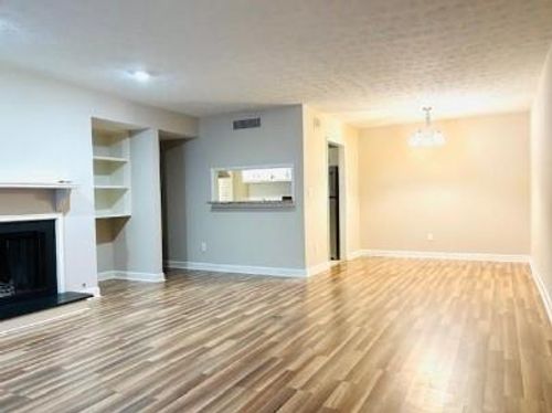 1011 Dunbar Dr, Dunwoody, GA, 30338-6552 | Card Image