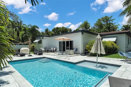 660-660 Ne 121st St, Biscayne Park, FL, 33161-5510 | Card Image