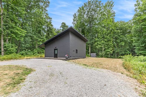 2392 Sullivan Rd, Ravenna, MI, 49451-9258 | Card Image