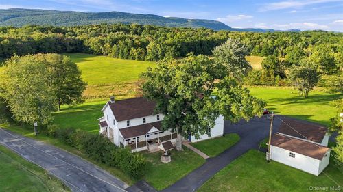 4 Low Rd, Wallkill, NY, 12589-3266 | Card Image