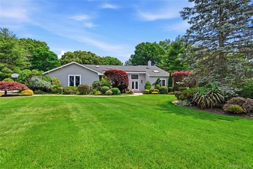 4 Laurelwood Ct, Dix Hills, NY, 11746-6455 | Card Image