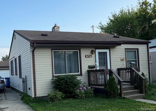 8716 Essex Ave, Warren, MI, 48089-1796 | Card Image