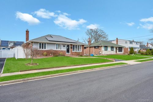 21 Lowell Dr, Farmingdale, NY, 11735-3106 | Card Image