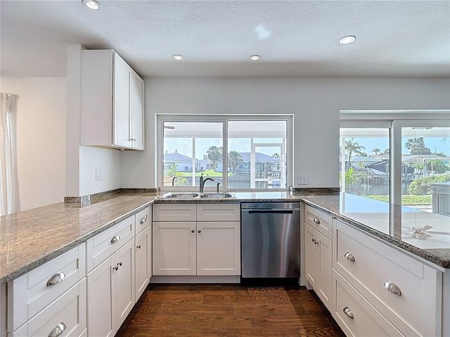 6341 Cocoa Ln, House other with 3 bedrooms, 2 bathrooms and null parking in APOLLO BEACH FL | Image 8