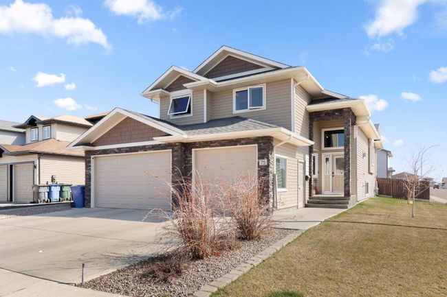 75 Somerset Dale Se, Home with 5 bedrooms, 3 bathrooms and 6 parking in Medicine Hat AB | Image 2