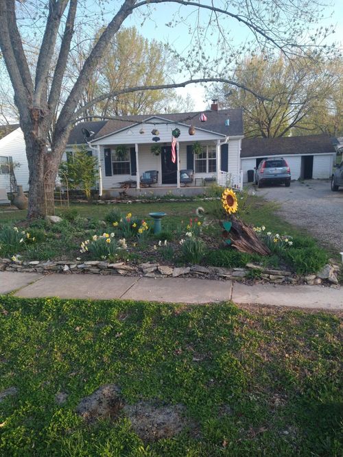 815 E Benton Ave, Ava, MO, 65608-5113 | Card Image