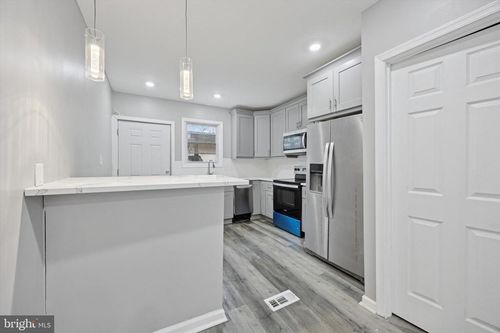 1904 N Leithgow St, PHILADELPHIA, PA, 19122-2215 | Card Image