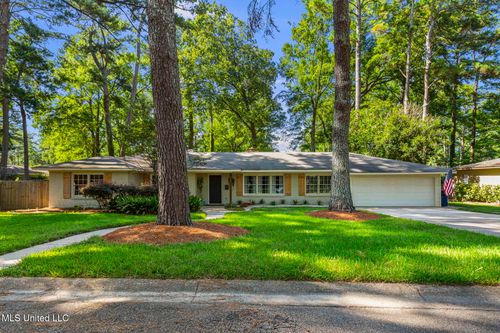 5235 Hialeah Dr, Jackson, MS, 39211-4522 | Card Image