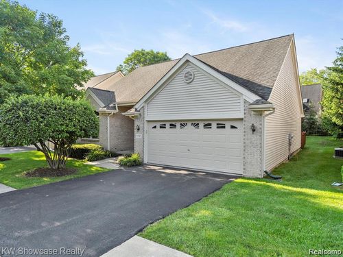 5523 Ashby Ct, Waterford, MI, 48327-3094 | Card Image