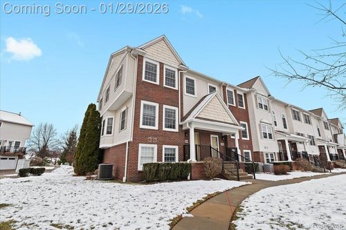 732 Eagle Dr, Fenton, MI, 48430-4167 | Card Image