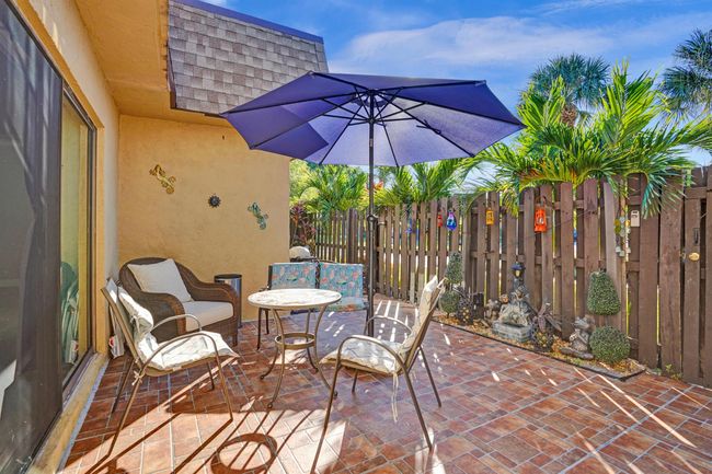 804 Waterview Dr, Condo with 3 bedrooms, 3 bathrooms and null parking in Palm Springs FL | Image 37