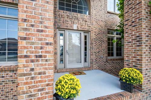 41704 Clinton Pines Dr, Clinton Township, MI, 48038-4946 | Card Image