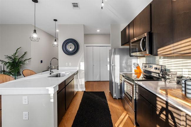 1112 - 2505 Thornton Rd, Condo with 2 bedrooms, 2 bathrooms and 1 parking in Austin TX | Image 5