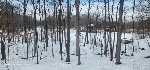 001 Driftwood Dr, Fenton, MI, 48430 | Card Image