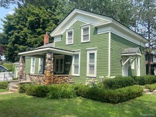 21 Church St, Clarkston, MI, 48346-2109 | Card Image