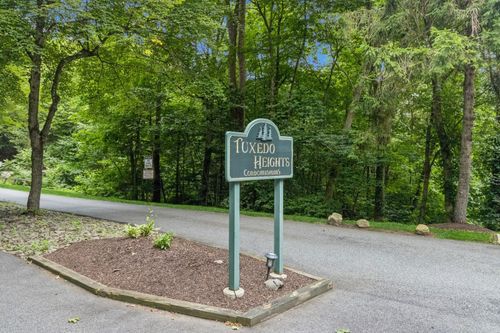 1106 Parkview Dr, Southfields, NY, 10975-2634 | Card Image