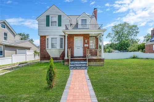 16 Felton Ave, Valley Stream, NY, 11580-3902 | Card Image