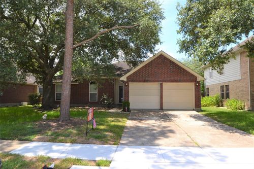 2818 Russett Pl W, Pearland, TX, 77584-8676 | Card Image