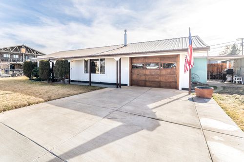 708 Nw Greenwood, Redmond, OR, 97756 | Card Image