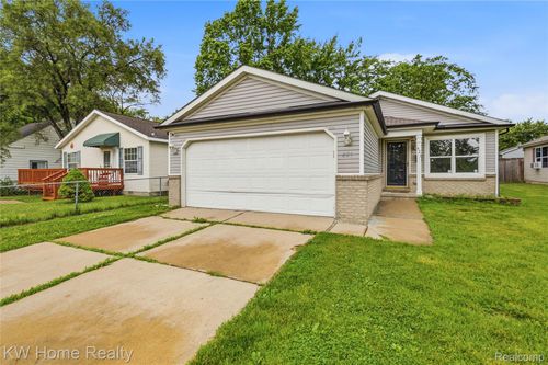 421 1st Ave, Pontiac, MI, 48340-2802 | Card Image