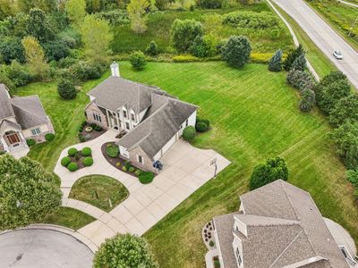 2800 Mohican Circle, House other with 4 bedrooms, 4 bathrooms and null parking in WAUKESHA WI | Image 1