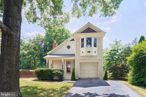 4 Bentmoor Ct, STERLING, VA, 20165-5701 | Card Image
