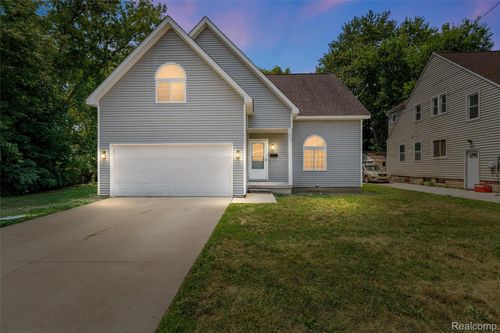23 N Shirley St, Pontiac, MI, 48342-2759 | Card Image