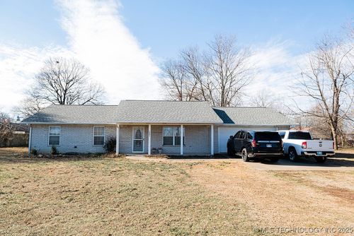 1799 W Main St, Westville, OK, 74965-7354 | Card Image