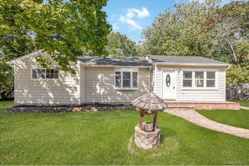 57 W 6th St, Patchogue, NY, 11772-2117 | Card Image