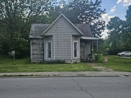 926 Division St, Charleston, IL, 61920-2613 | Card Image