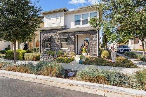 5828 Iron Horse Pkwy, Dublin, CA, 94568-7150 | Card Image