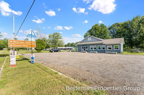 3470 Memorial Dr, Muskegon, MI, 49445-2132 | Card Image