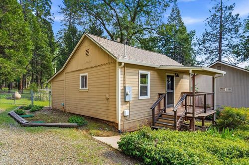 10747 Bartlett Dr, Grass Valley, CA, 95945-8804 | Card Image