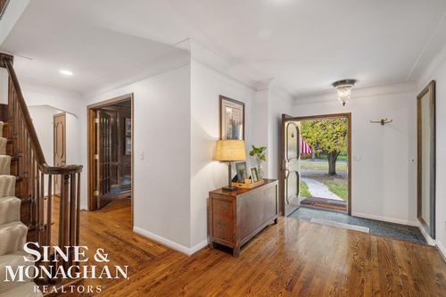 587 Lochmoor Blvd, Grosse Pointe Woods, MI, 48236-1782 | Card Image